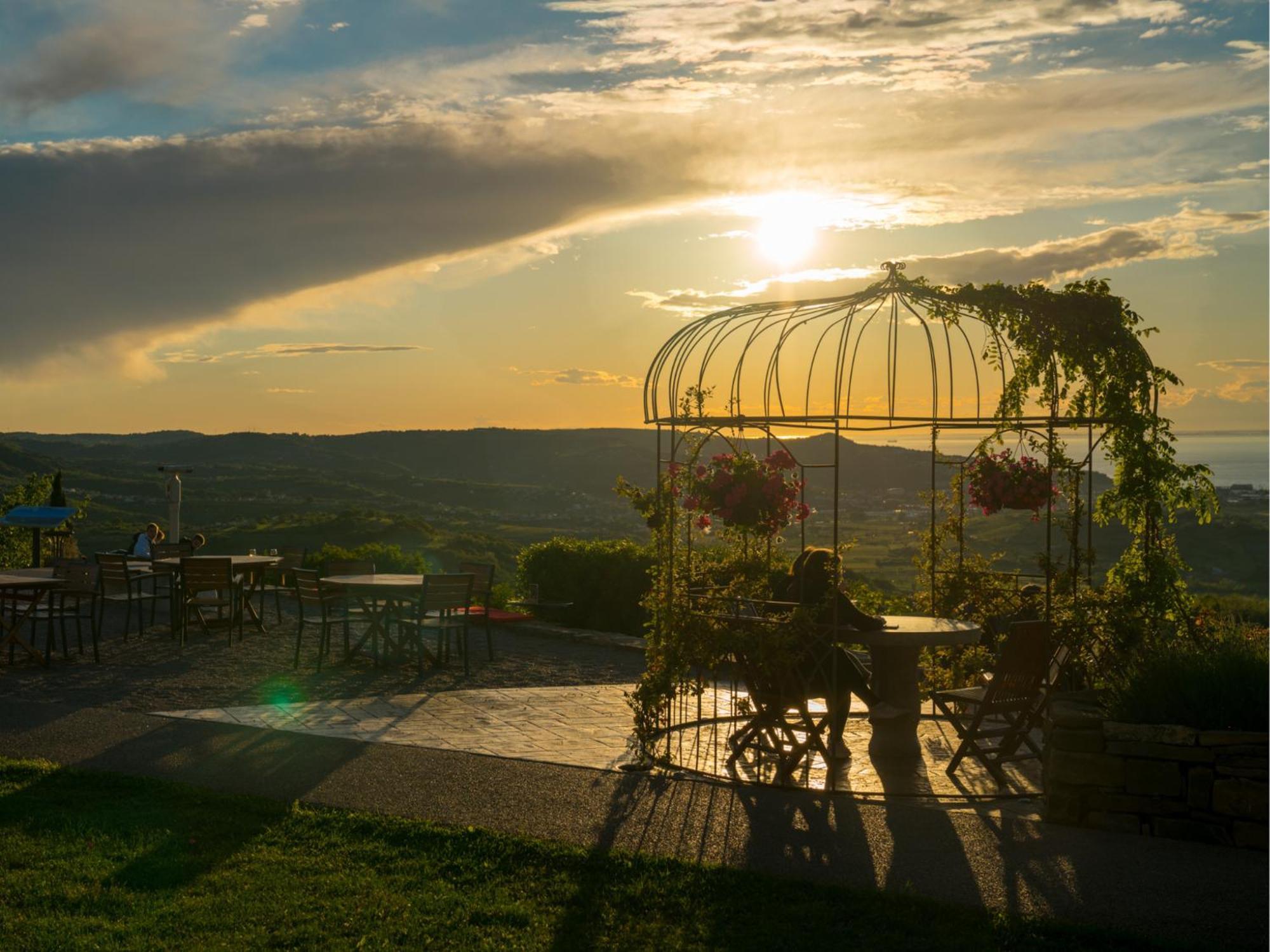 Wine Paradise - Glamping Resort มาเรซิเก ภายนอก รูปภาพ