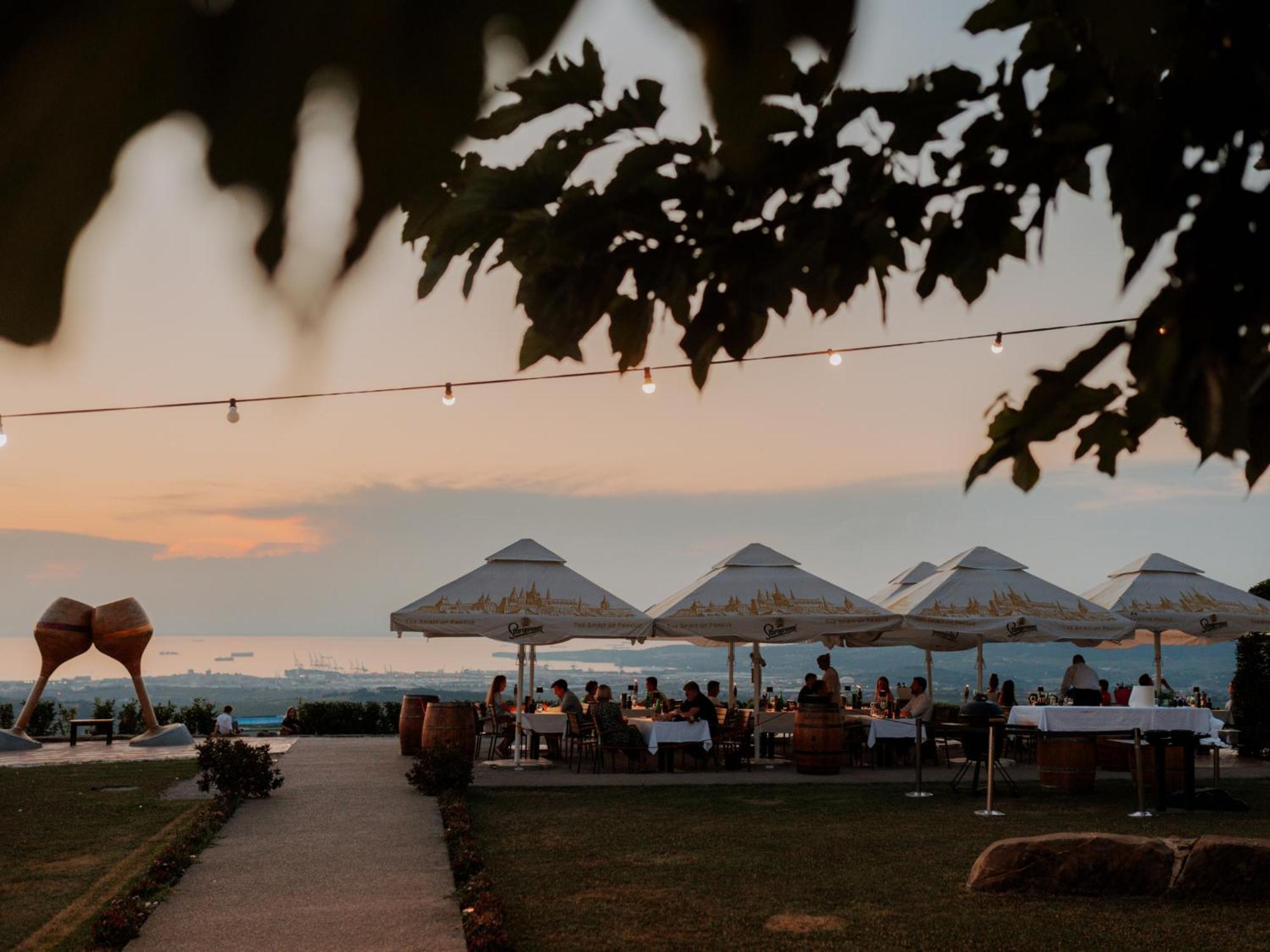 Wine Paradise - Glamping Resort มาเรซิเก ภายนอก รูปภาพ